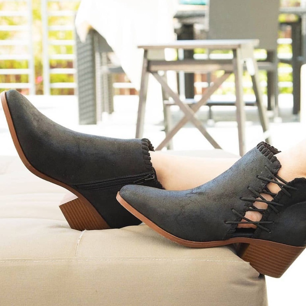 Last 1 Size 6 Qupid Black Distressed Black Bootie - Picture 2 of 7